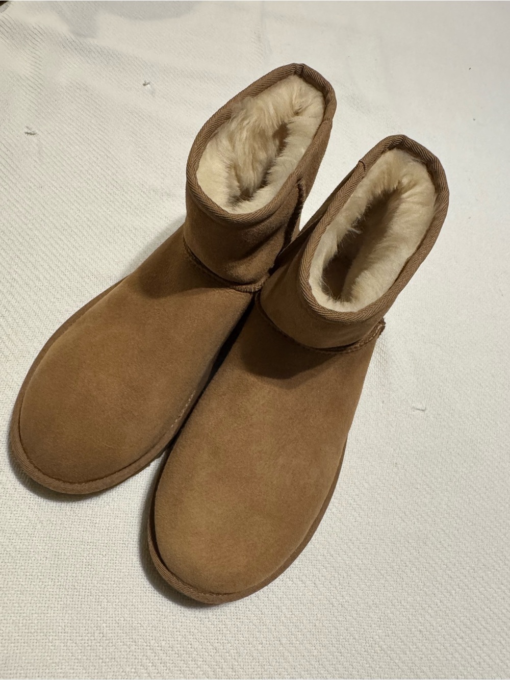 UGG classic mini NWOT women’s